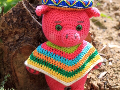 Pedro the mexican pig crochet pattern in English