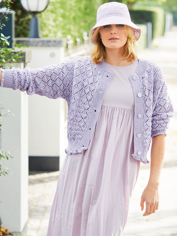 Jacke mit Ajourmuster und Rüschen in Flieder