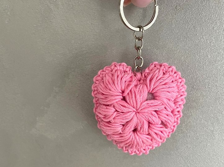 Valentines crochet pattern Puffy heart keychain beginner friendly tutorial
