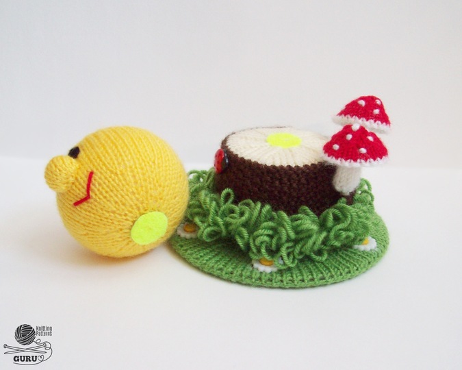 K042 Knitting Pattern Kolobok (Roly-Poly) on a stump Amigurumi tree forest
