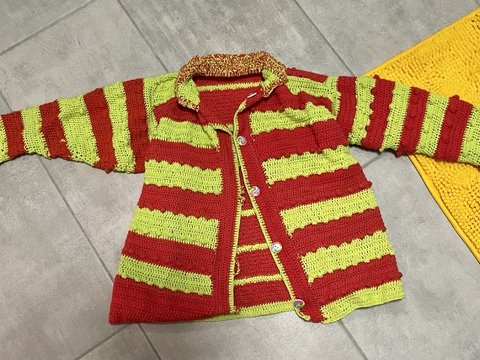 besondere Trachtenjacke gelb/rot