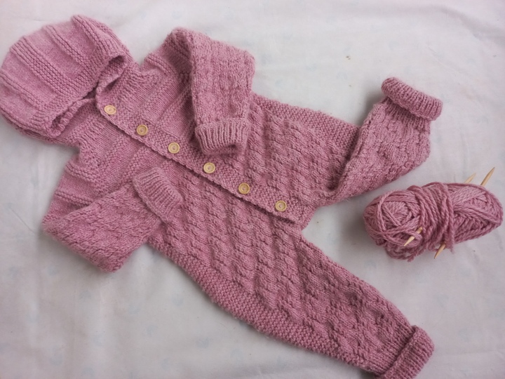 Strickanleitung Babyoverall, 86-92, 18-24 M, mit Kapuze, ohne Nähte, PDF