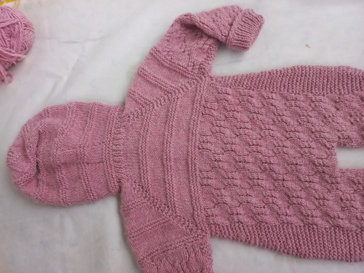 Strickanleitung Babyoverall, 86-92, 18-24 M, mit Kapuze, ohne Nähte, PDF