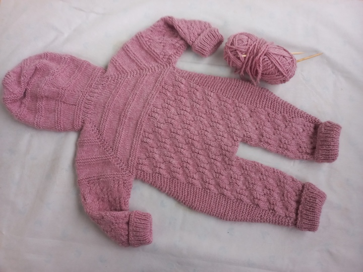 Strickanleitung Babyoverall, 86-92, 18-24 M, mit Kapuze, ohne Nähte, PDF