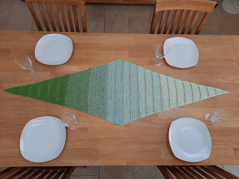 Tischläufer grüner Frühling Häkelanleitung