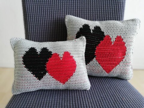 Kissen mit Herzmotiv