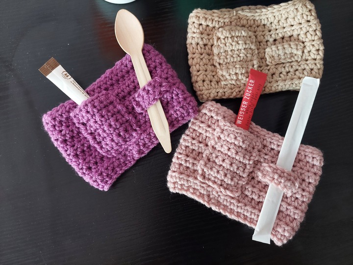 Häkelanleitung für Tassenwärmer (Cup Cozy) mit Täschchen!