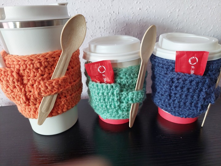 Häkelanleitung für Tassenwärmer (Cup Cozy) mit Täschchen!