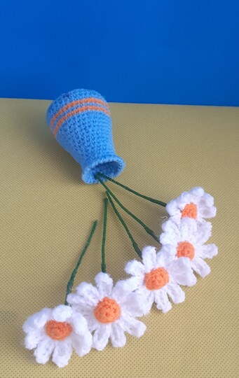 Crochet Daisy in vase