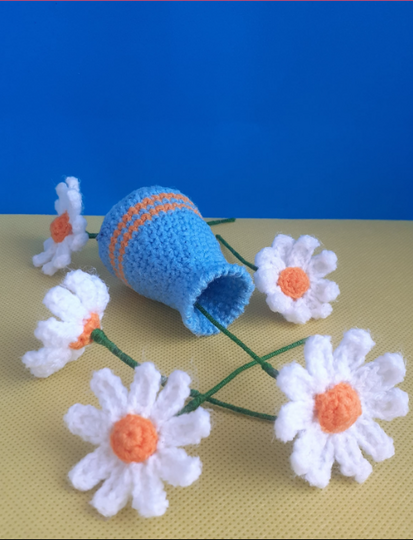 Crochet Daisy in vase