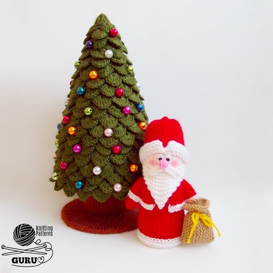 K030 Small Santa Claus or Father Frost doll and 2 Christmas trees (crochet)