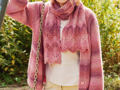 Raglanjacke mit Schal in rotem Farbverlauf