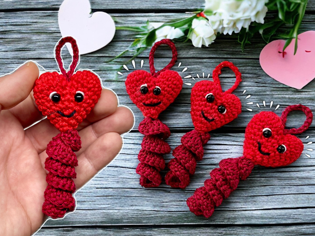 Heartworm lucky charm - Crochet Pattern