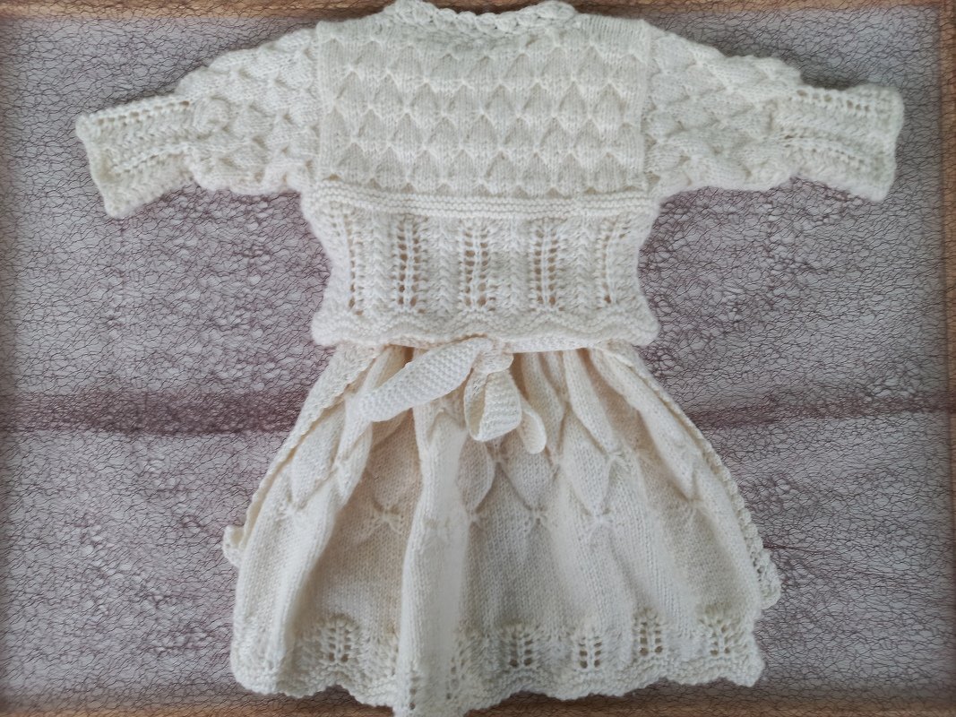 Strickanleitung Taufset/Babyset, bestehend aus Dirndl und Jacke, Gr. 62-68 - Bild 3