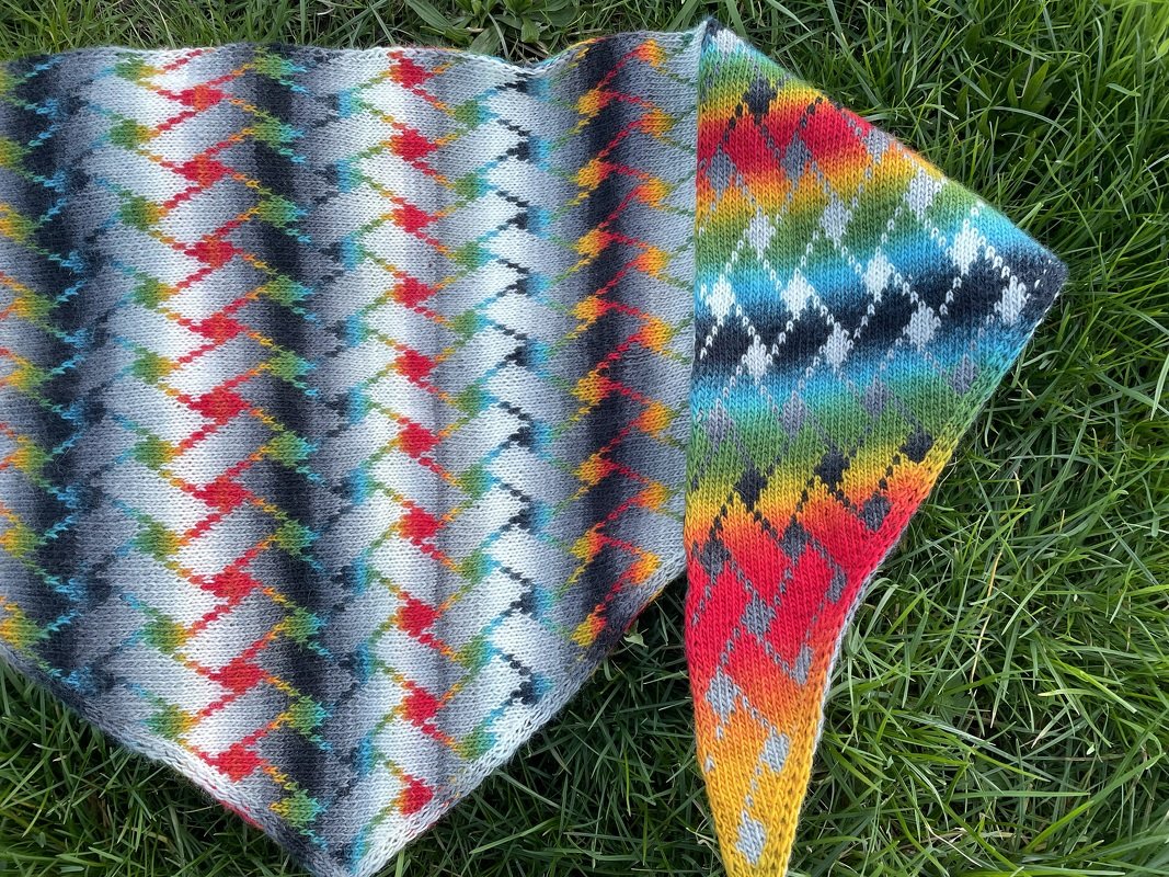 Tuch Regenbogen-Rauten mit Double-Face gestrickt