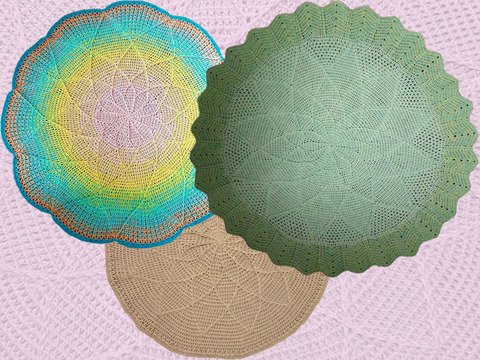 Häkelanleitung runde Tischdecke Dahlie