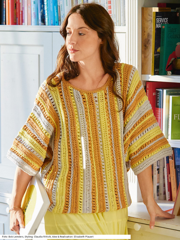 Fledermauspulli mit Mustermix in Hellgrau, Gelb und Camel