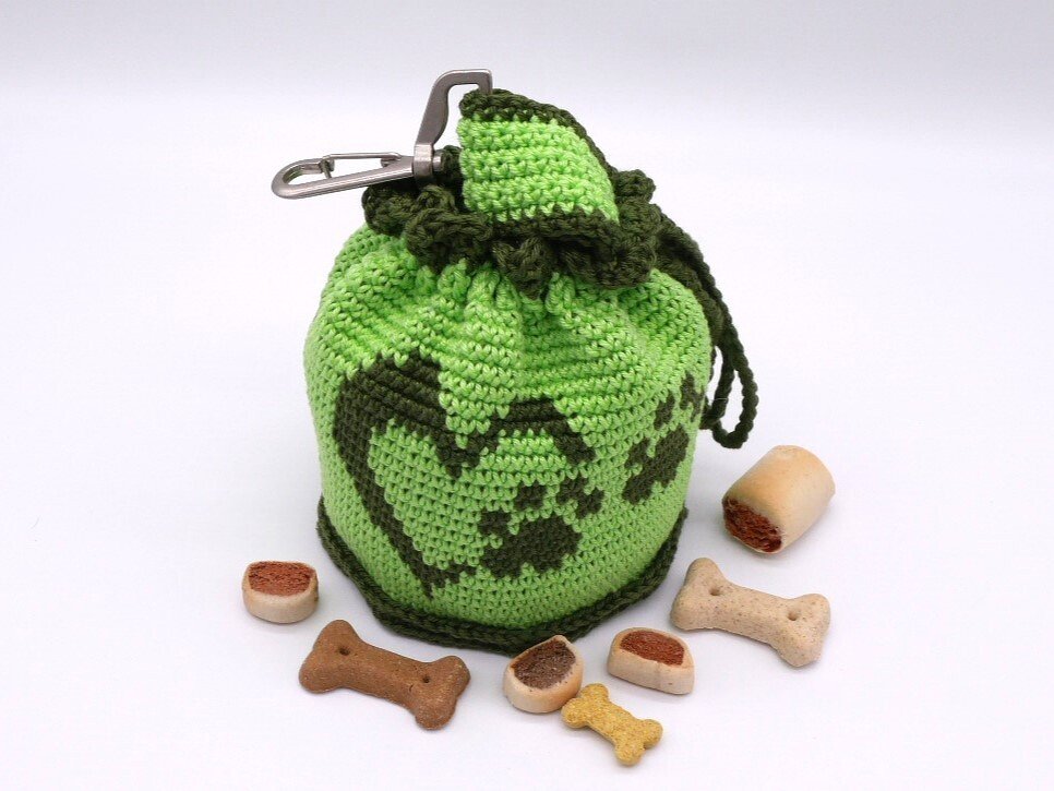 Häkelanleitung Leckerlibeutel mit Pfotenherz - Bild 10