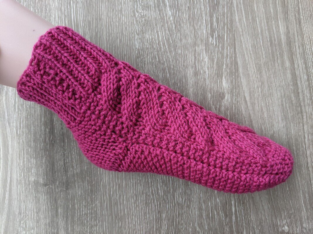 Two Needles Seamless Lace Knit Socks Pattern - Image 9