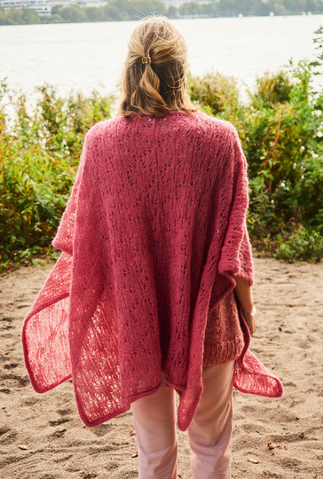 Top in Papaya und Poncho in Rot