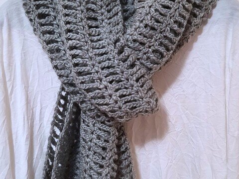 grauer Kuschel-Schal Häkelanleitung