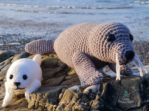 Sandy the Seal Crochet Amigurumi Pattern (English)