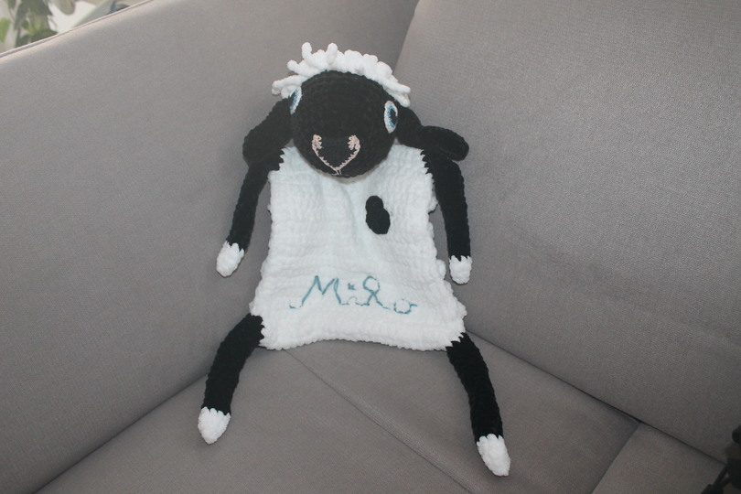 Crochet Sheep Lovey – Baby Snuggler, approx. 30 cm (EN & DE)
