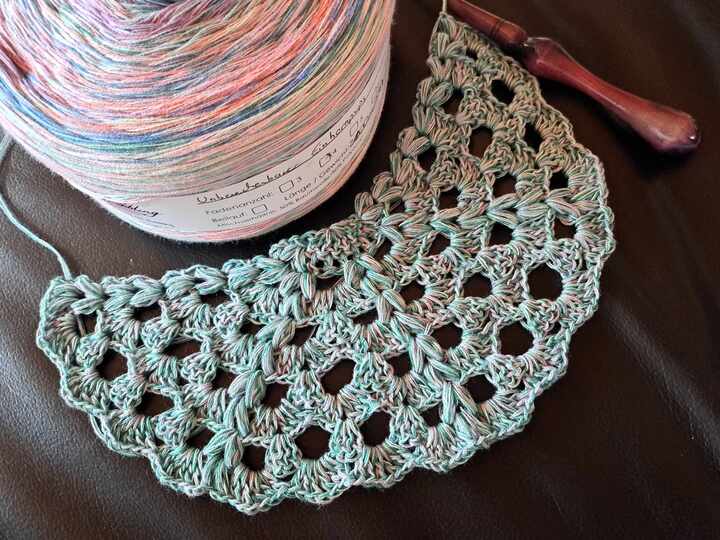 Häkelanleitung für ein Fünfeck Tuch Purple Dream