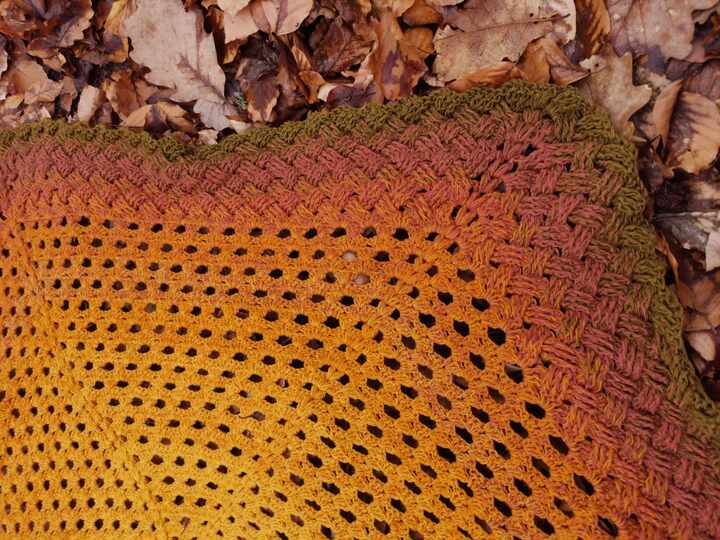 Häkelanleitung für ein Fünfeck Tuch Purple Dream