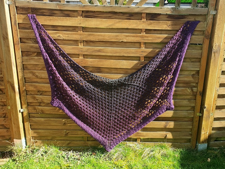 Häkelanleitung für ein Fünfeck Tuch Purple Dream