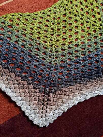 Häkelanleitung für ein Fünfeck Tuch Purple Dream