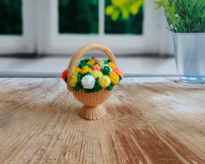 K105 Basket with roses. Flowers Window decor, home decoration, Table decor