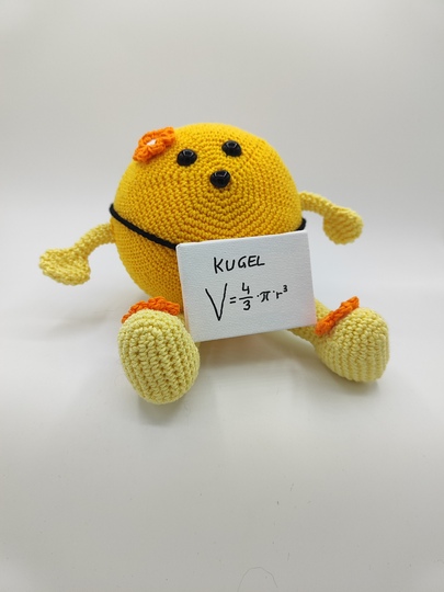 Karla die Kugel, mit mathematischer Formel, Häkelanleitung