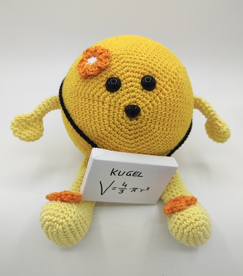 Karla die Kugel, mit mathematischer Formel, Häkelanleitung