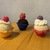 Muffin / Cupcake mit Sahne-Topping und Dreierlei Beeren z.B. für Kaufladen