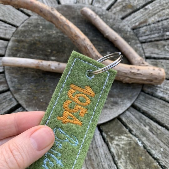 Schlüsselanhänger 1954 Stickdatei  ITH 13x18 70. Geburtstag