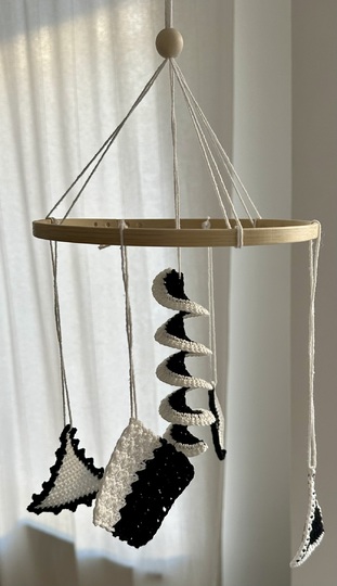 Crochet Pattern for Contrast Pendant / Mobile - Montessori Inspired