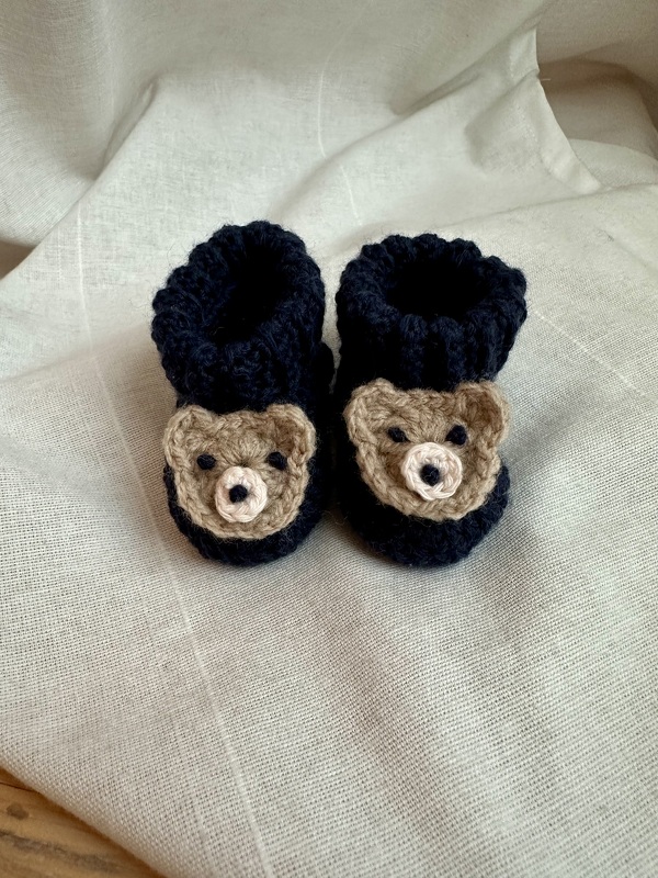 Häkelanleitung für Babyschuhe mit Bärenapplikation - Bild 2