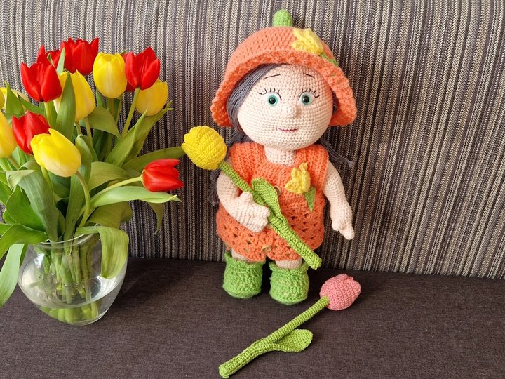 Tulia das Tulpenmädchen Häkelanleitung für eine Frühlingspuppe