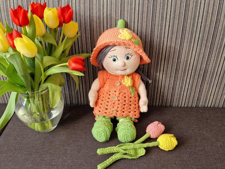 Tulia das Tulpenmädchen Häkelanleitung für eine Frühlingspuppe