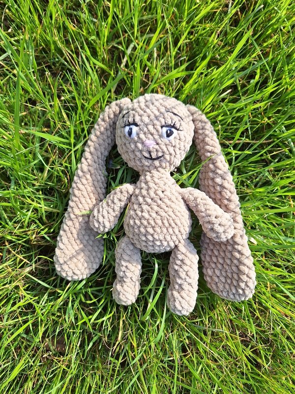 Plush bunny with long ears - Image 2