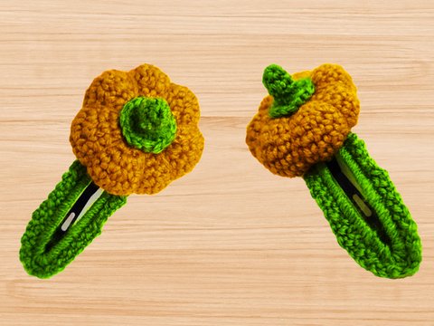 a crochet pumpkin hair clip pattern