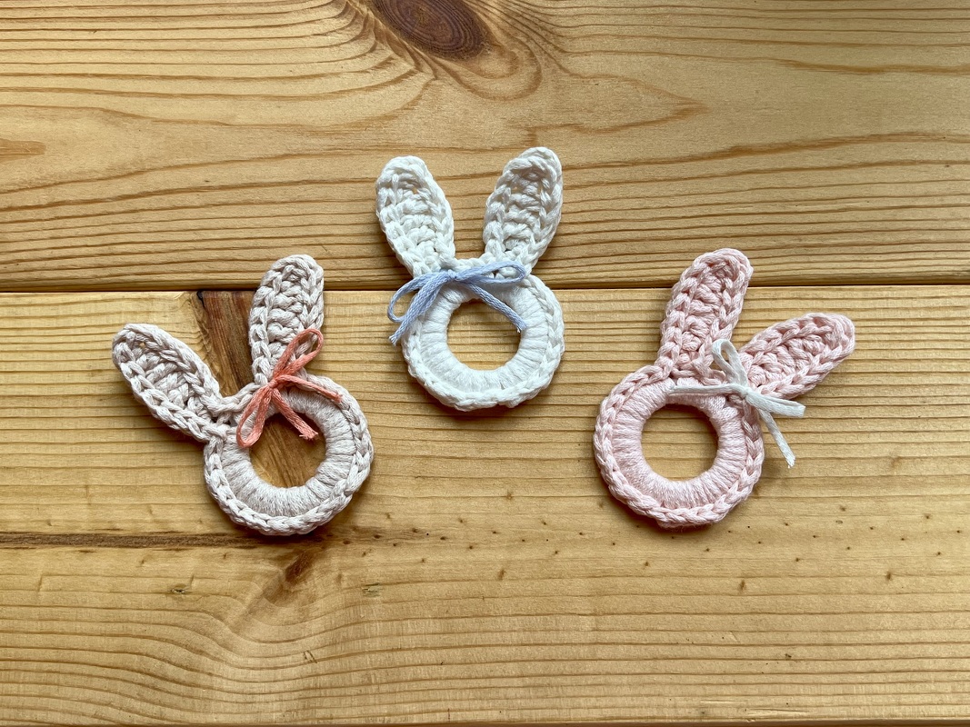 Easter bunny rings / yarn appliqué crochet pattern video & PDF - Woolpedia - Image 2