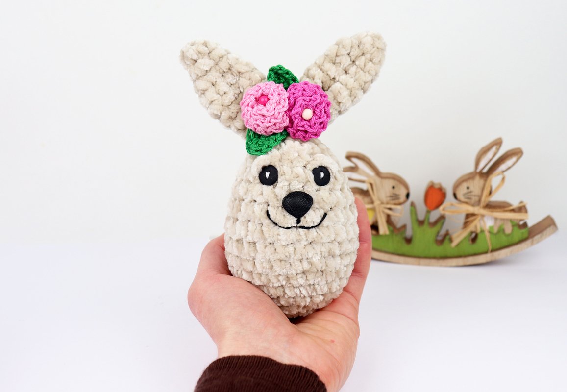Free crochet pattern: Easter egg bunny