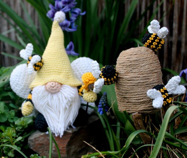 Crochet a Bee Gnome – approx. 18 cm, with Bees and a Beehive (EN & DE)