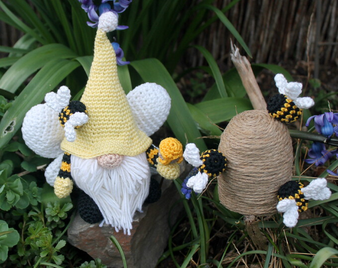 Crochet a Bee Gnome – approx. 18 cm, with Bees and a Beehive (EN & DE)