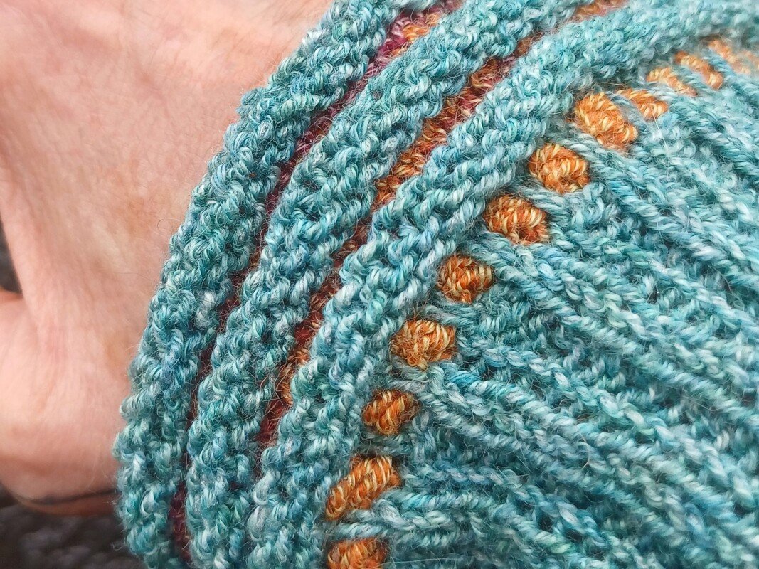 Armstulpen "Punto", sehr schönes Muster mit kleinen Noppen! - Bild 6