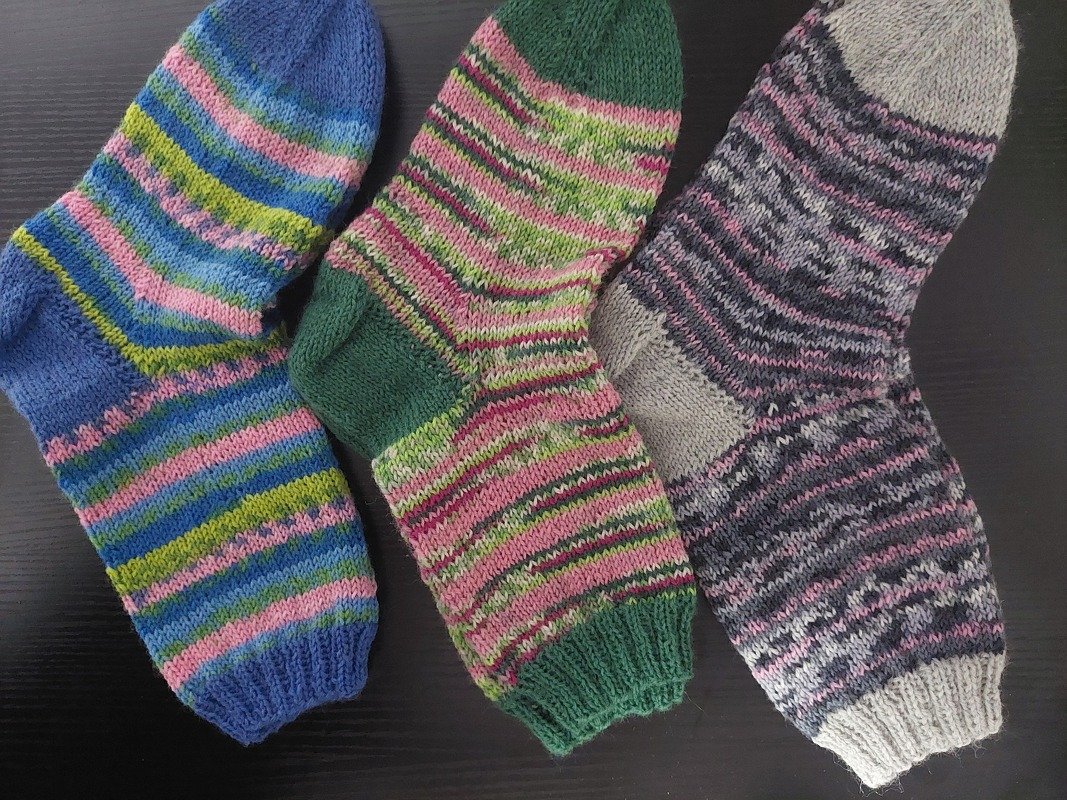 Strickanleitung Socken stricken zweifarbig wie Oma!