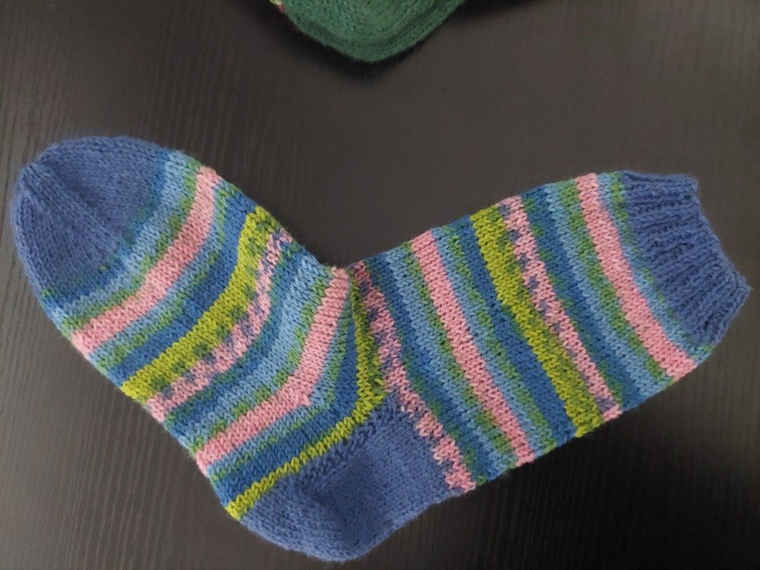 Strickanleitung Socken stricken zweifarbig wie Oma!