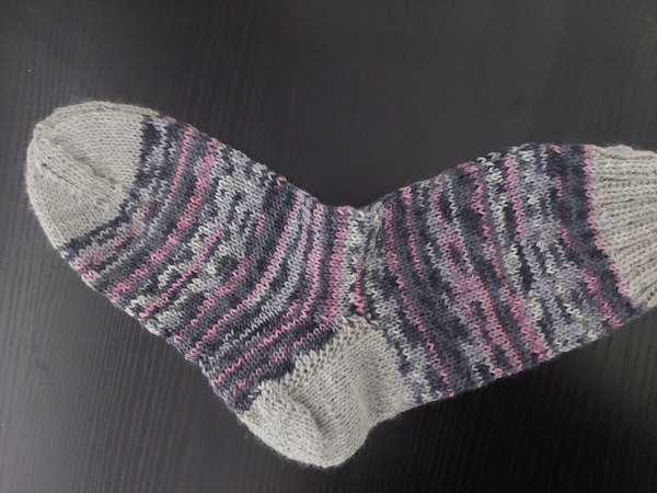 Socken Stricken Wie Oma Anleitung Kostenlos Strickanleitung Socken stricken zweifarbig wie Oma!